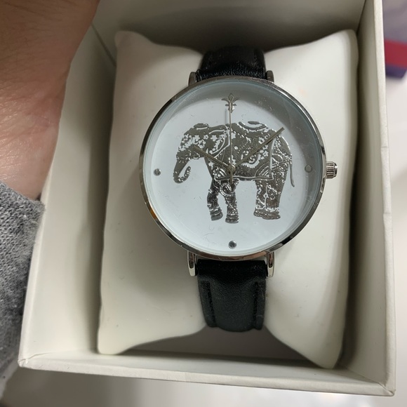 Accessories - NWOT elephant watch! 🐘